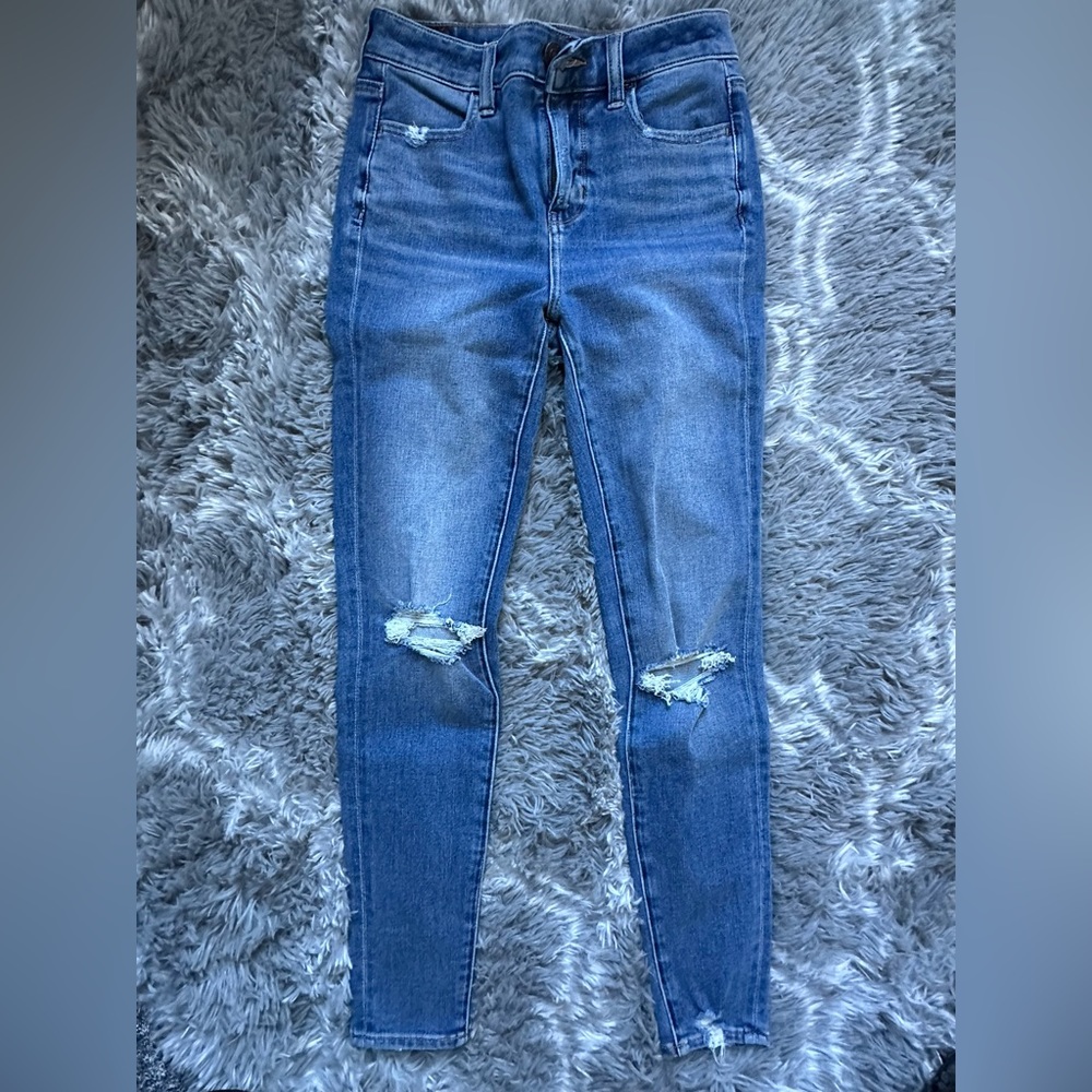 American Eagle blue ripped jeans size 0 short